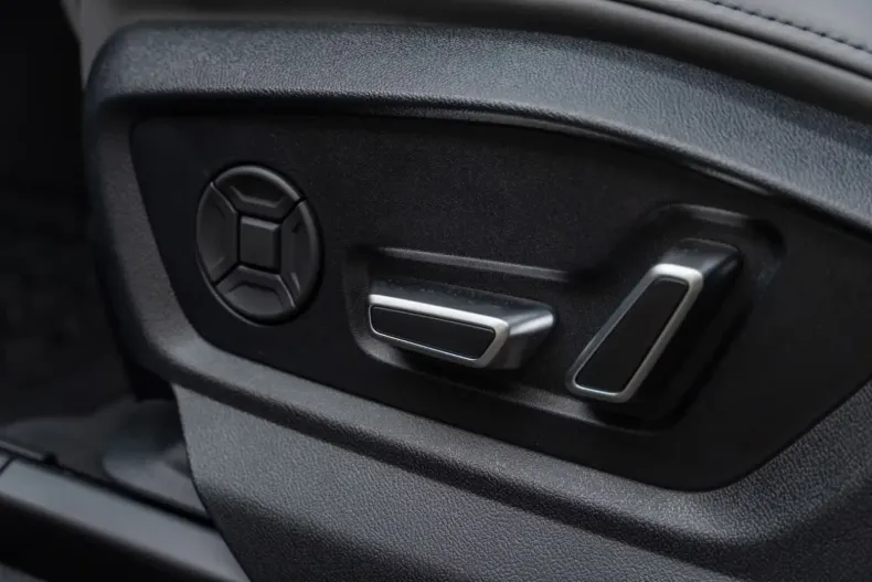 Audi Q8 din 2025 cu 9.900 km - oferta AUD117357 - foto 11