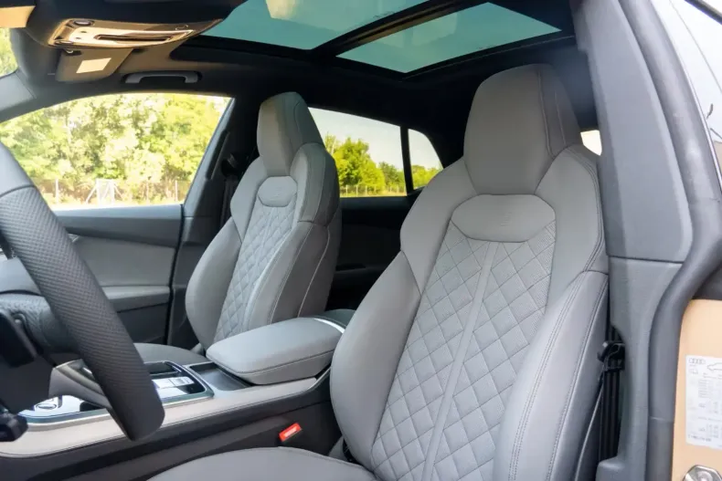 Audi Q8 din 2025 cu 9.900 km - oferta AUD117357 - foto 14