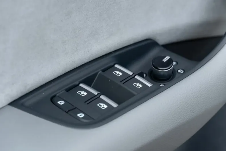 Audi Q8 din 2025 cu 9.900 km - oferta AUD117357 - foto 15