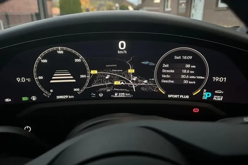 Porsche Taycan din 2021 cu 39.550 km - oferta POR117359 - foto 9