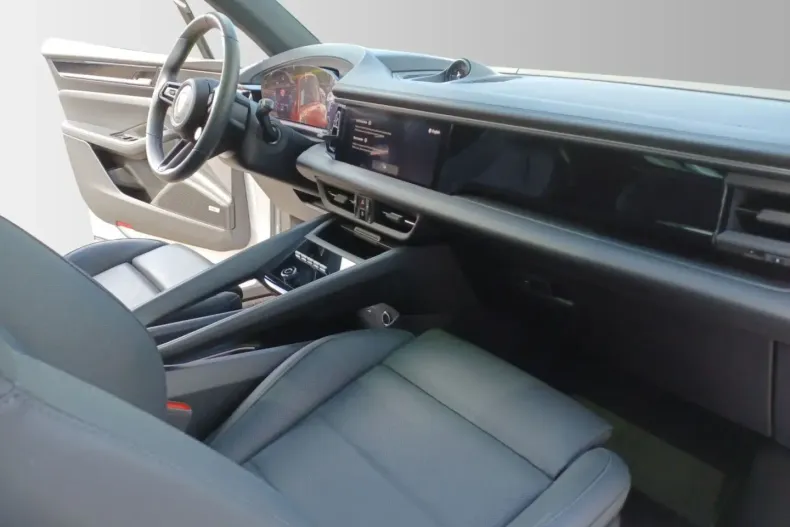 Porsche Macan din 2024 cu 9.473 km - oferta POR117363 - foto 12