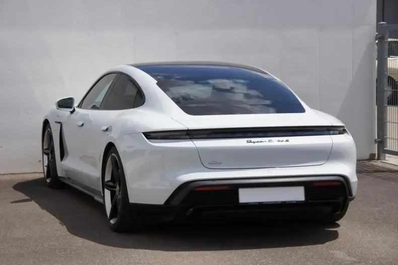 Porsche Taycan din 2022 cu 15.926 km - oferta POR117377 - foto 4