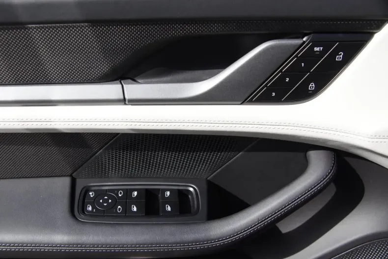 Porsche Taycan din 2022 cu 15.926 km - oferta POR117377 - foto 15