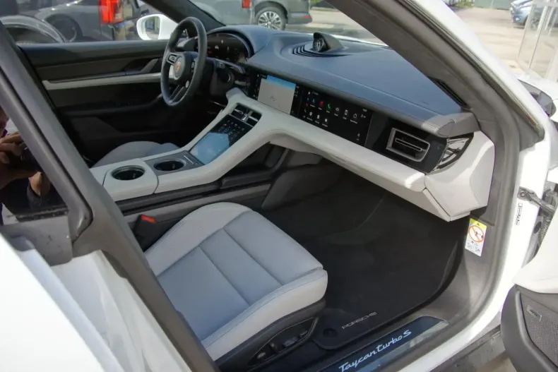 Porsche Taycan din 2022 cu 15.926 km - oferta POR117377 - foto 25