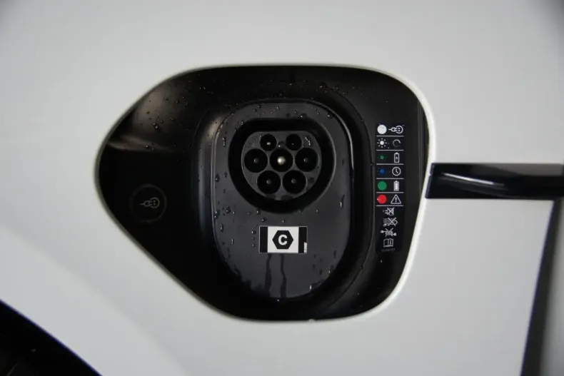 Porsche Taycan din 2022 cu 15.926 km - oferta POR117377 - foto 27