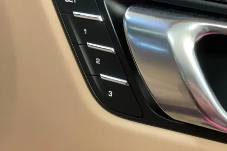 Porsche Macan din 2023 cu 6.857 km - oferta POR117381 - foto 11