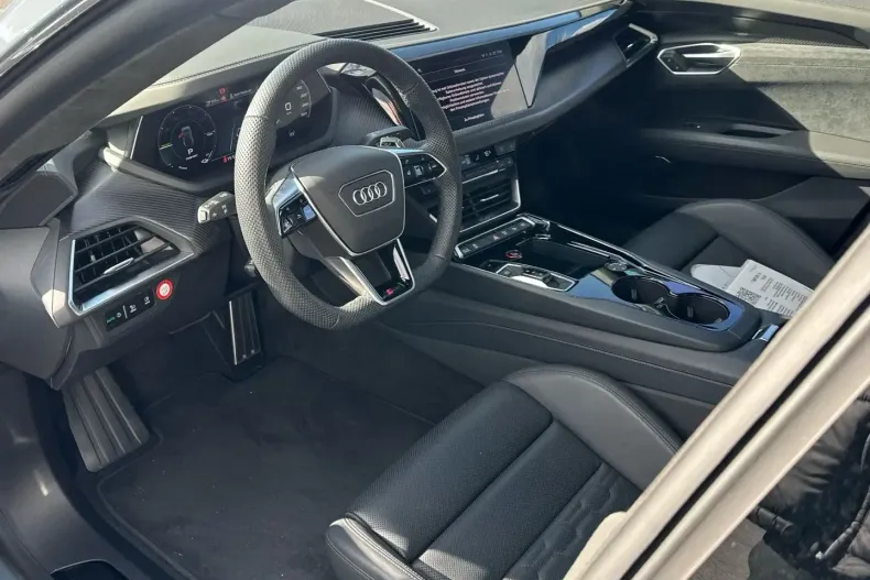 Audi RS e-tron GT din 2024 cu 16.453 km - oferta AUD117422 - foto 2