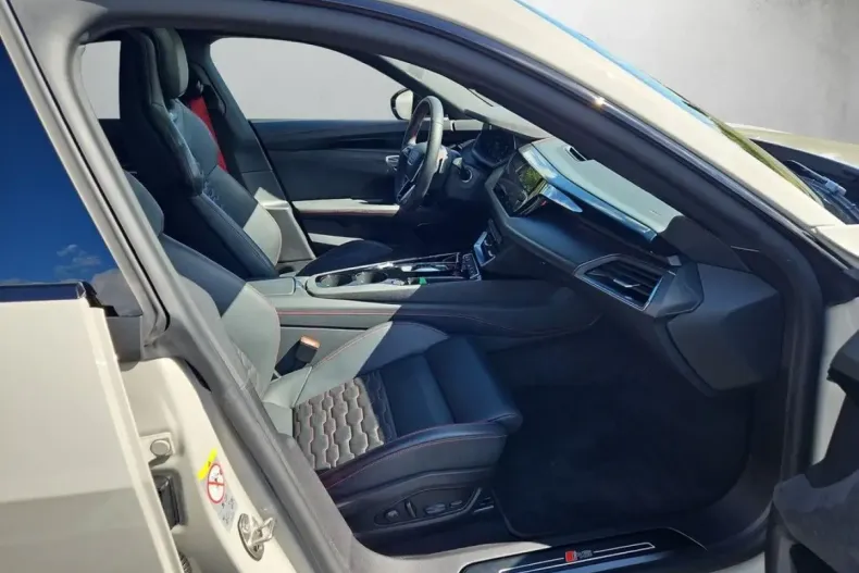 Audi e-tron GT din 2024 cu 21.365 km - oferta AUD117424 - foto 2