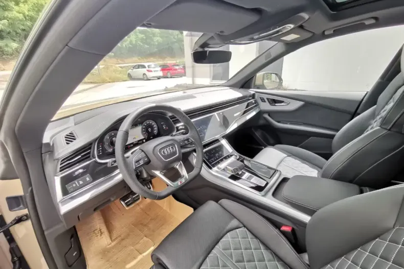 Audi Q8 din 2025 cu 25 km - oferta AUD117426 - foto 5