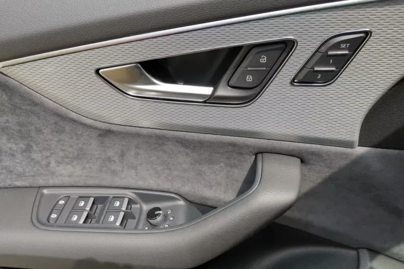 Audi Q8 din 2025 cu 25 km - oferta AUD117426 - foto 10