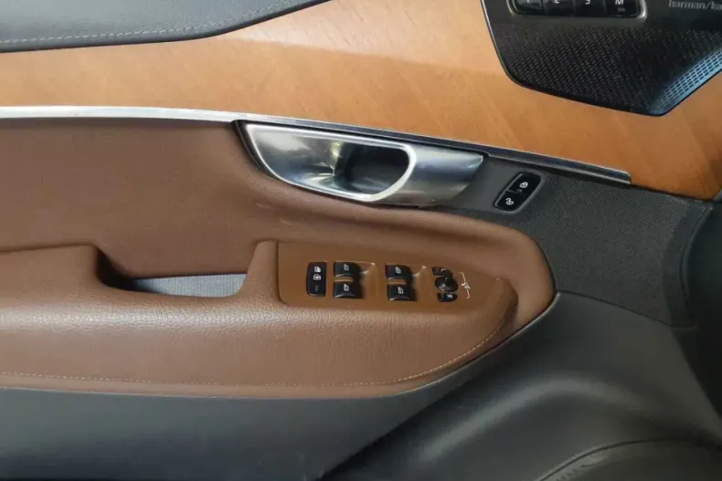 Volvo XC90 din 2020 cu 85.867 km - oferta VOL117428 - foto 10