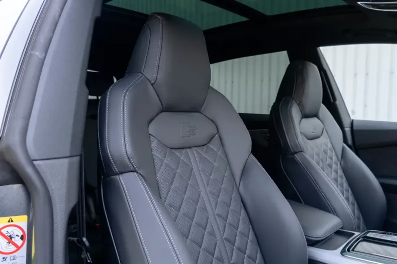 Audi Q8 din 2025 cu 5.600 km - oferta AUD117454 - foto 13