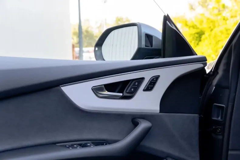 Audi Q8 din 2025 cu 5.600 km - oferta AUD117454 - foto 15