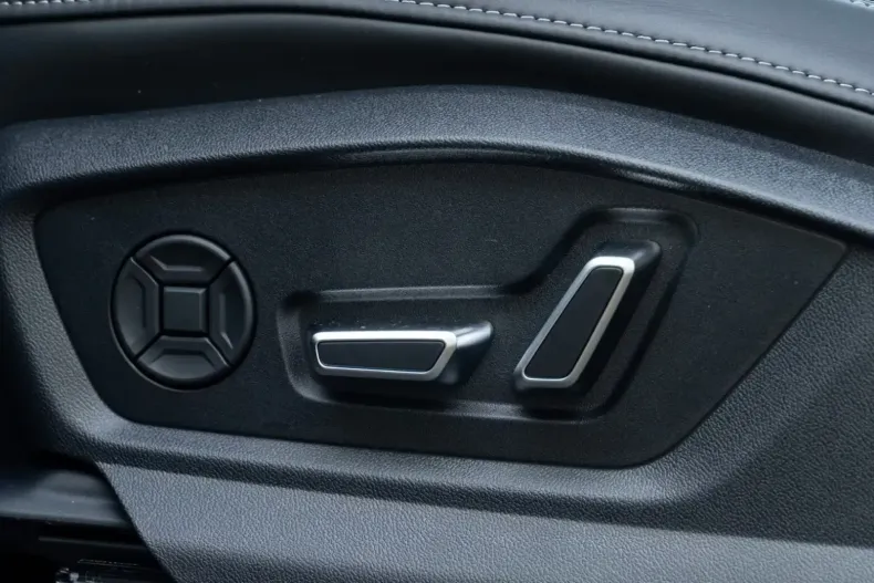 Audi Q8 din 2025 cu 5.600 km - oferta AUD117454 - foto 17