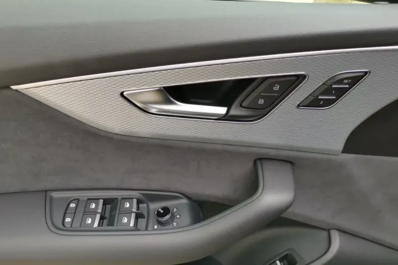 Audi Q8 din 2025 cu 1.000 km - oferta AUD117463 - foto 5