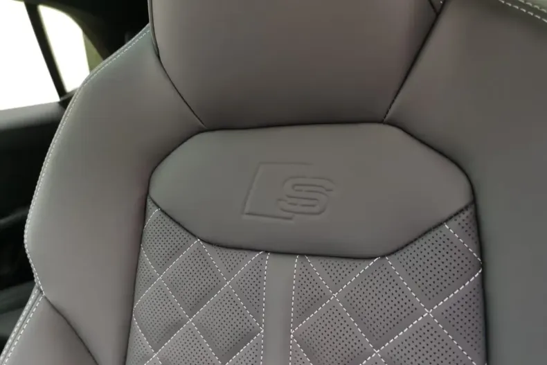 Audi Q8 din 2025 cu 1.000 km - oferta AUD117463 - foto 10