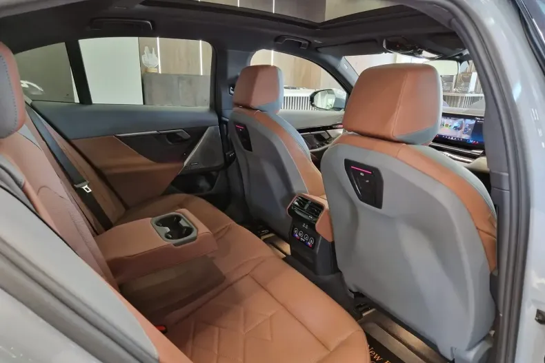 BMW 520 din 2024 cu 26.300 km - oferta BMW117476 - foto 36