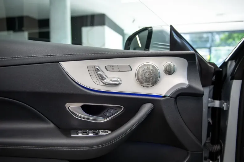 Mercedes-Benz E 400 din 2022 cu 60.883 km - oferta MER117480 - foto 10