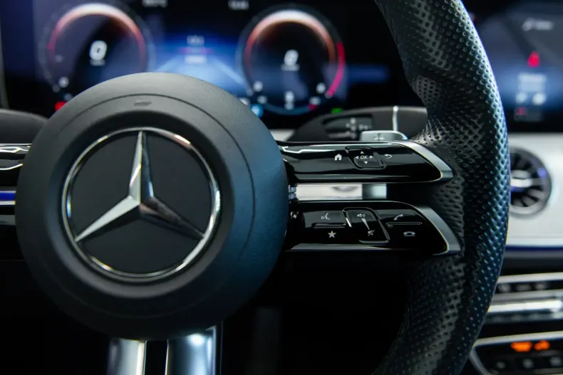 Mercedes-Benz E 400 din 2022 cu 60.883 km - oferta MER117480 - foto 17