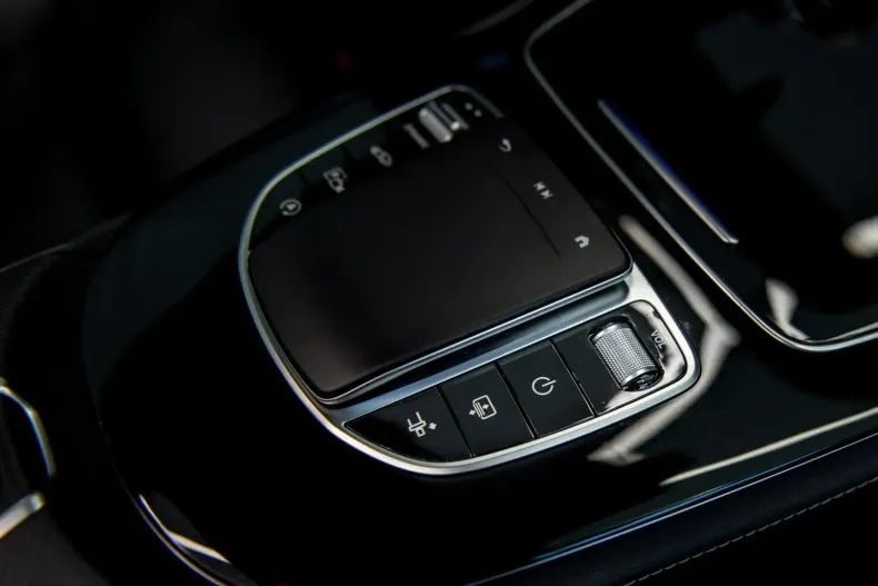 Mercedes-Benz E 400 din 2022 cu 60.883 km - oferta MER117480 - foto 25