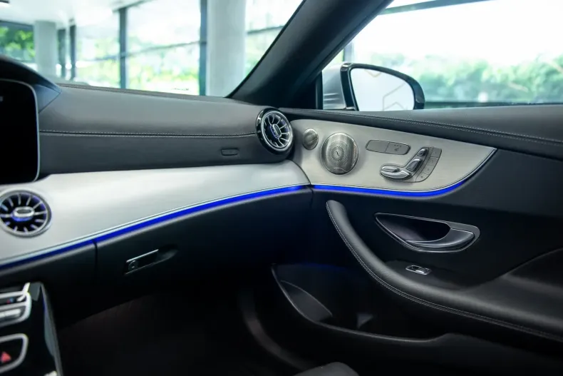 Mercedes-Benz E 400 din 2022 cu 60.883 km - oferta MER117480 - foto 28