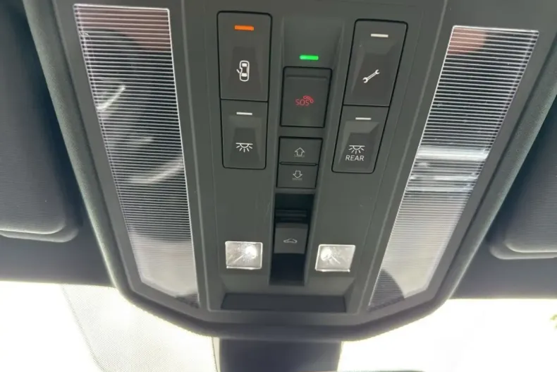 Volkswagen Touareg din 2023 cu 27.700 km - oferta VOL117488 - foto 17