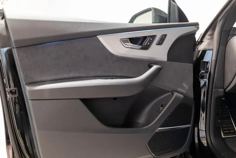 Audi Q8 din 2025 cu 50 km - oferta AUD117513 - foto 6