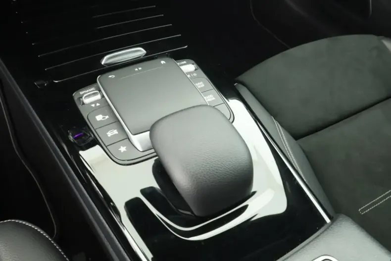 Mercedes-Benz CLA 250 din 2021 cu 51.682 km - oferta MER117514 - foto 15