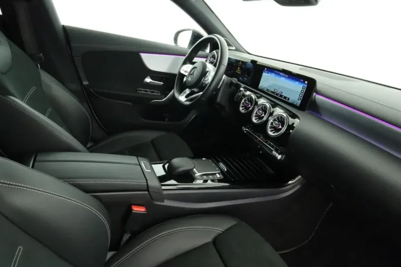 Mercedes-Benz CLA 250 din 2021 cu 51.682 km - oferta MER117514 - foto 17