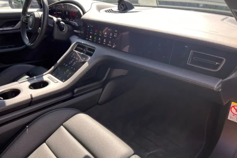 Porsche Taycan din 2024 cu 2.100 km - oferta POR117517 - foto 7