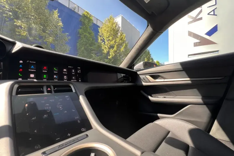 Porsche Taycan din 2024 cu 2.100 km - oferta POR117517 - foto 8