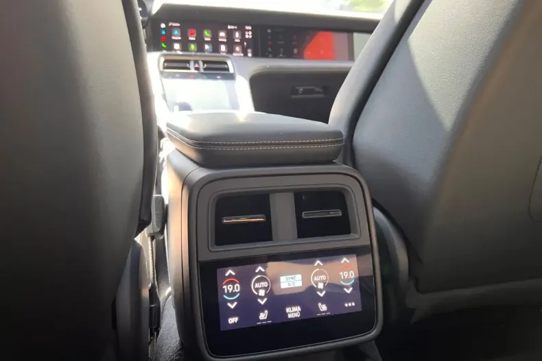 Porsche Taycan din 2024 cu 2.100 km - oferta POR117517 - foto 17