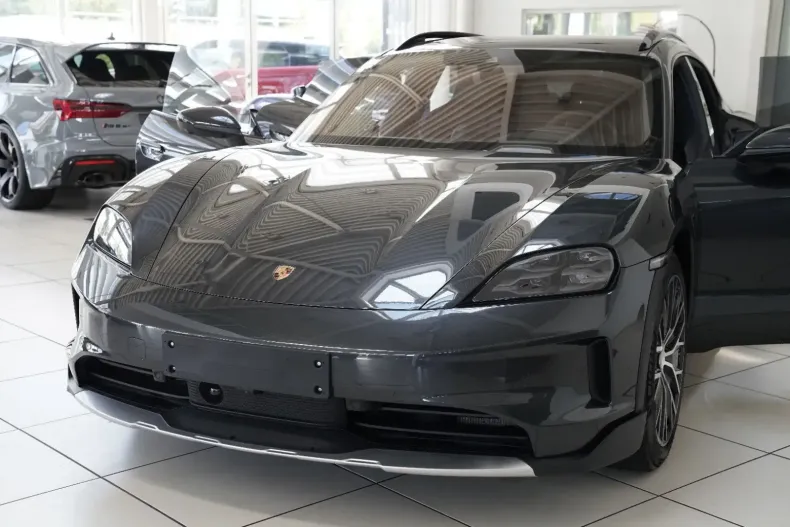 Porsche Taycan din 2024 cu 11.500 km - oferta POR117521 - foto 4
