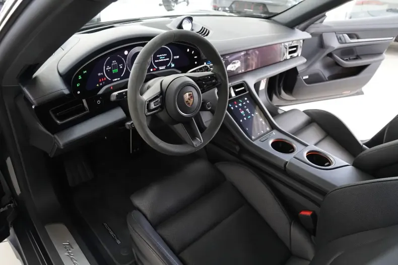 Porsche Taycan din 2024 cu 11.500 km - oferta POR117521 - foto 5