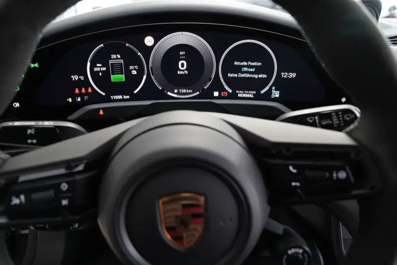 Porsche Taycan din 2024 cu 11.500 km - oferta POR117521 - foto 6