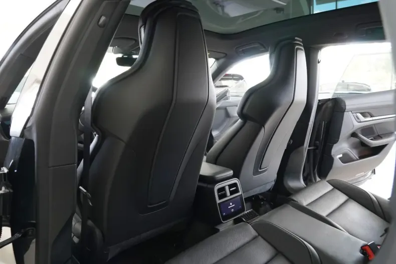 Porsche Taycan din 2024 cu 11.500 km - oferta POR117521 - foto 9