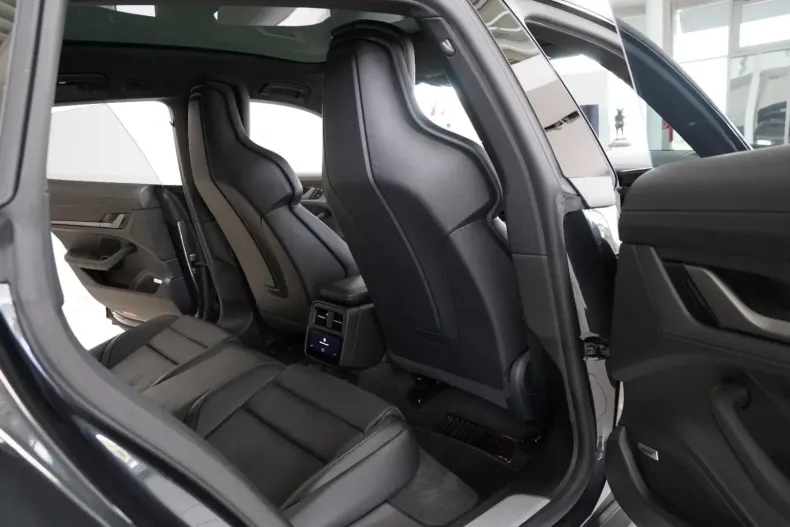 Porsche Taycan din 2024 cu 11.500 km - oferta POR117521 - foto 11