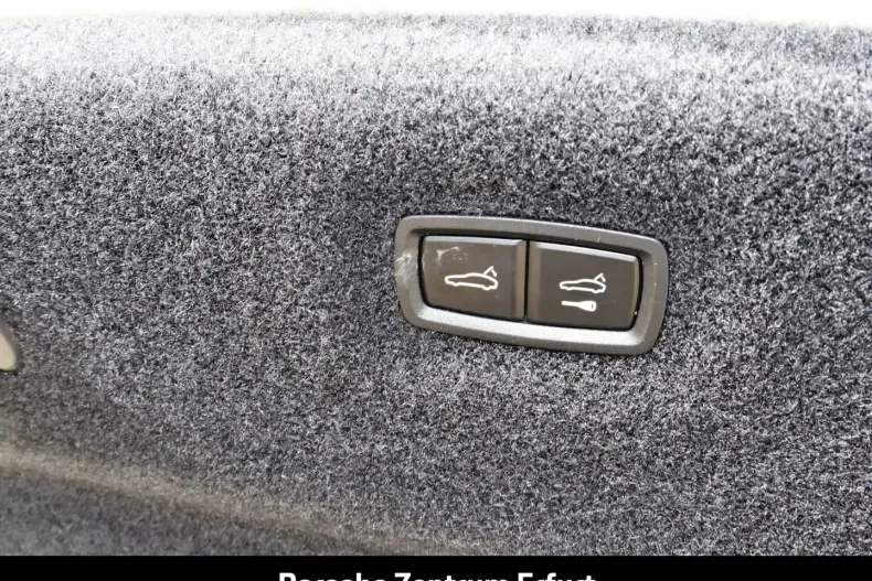 Porsche Taycan din 2023 cu 8.729 km - oferta POR117522 - foto 19