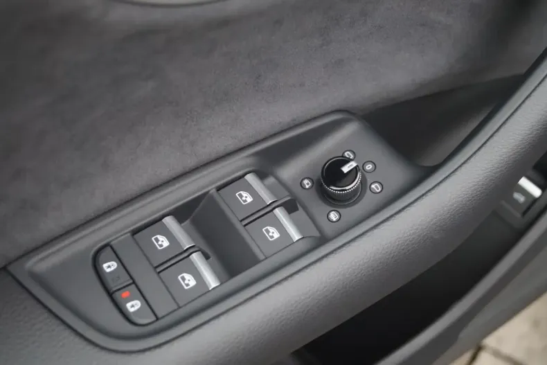 Audi Q8 din 2025 cu 10 km - oferta AUD117533 - foto 6