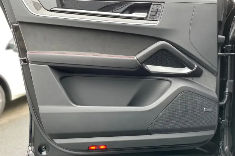 Porsche Cayenne din 2025 cu 20 km - oferta POR117558 - foto 18