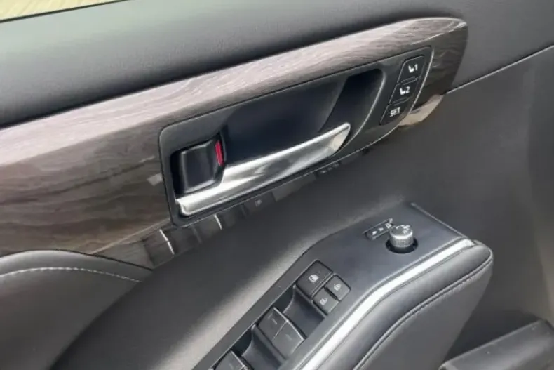 Toyota Highlander din 2024 cu 8.761 km - oferta TOY117574 - foto 8