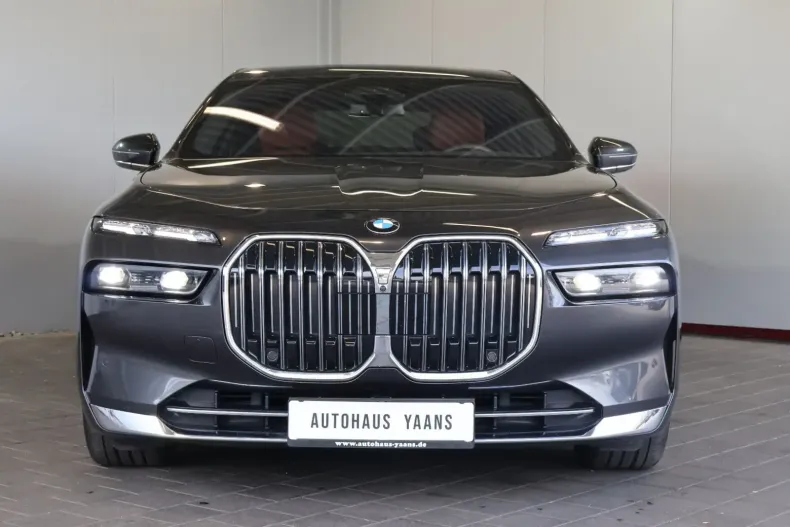 BMW 740 din 2023 cu 69.950 km - oferta BMW117576 - foto 1
