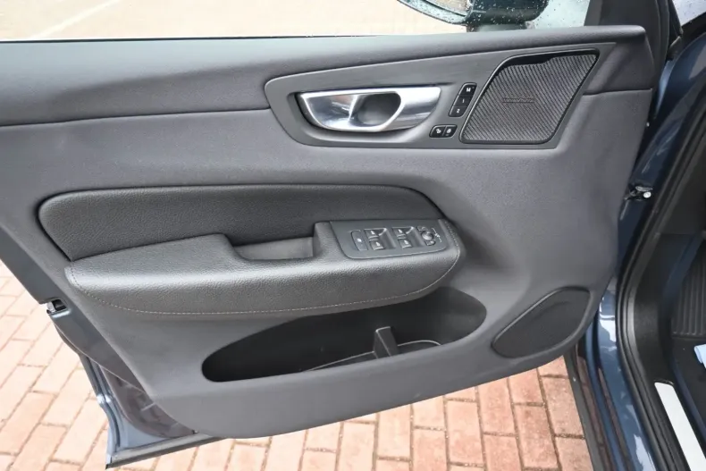 Volvo XC60 din 2022 cu 60.700 km - oferta VOL117635 - foto 12