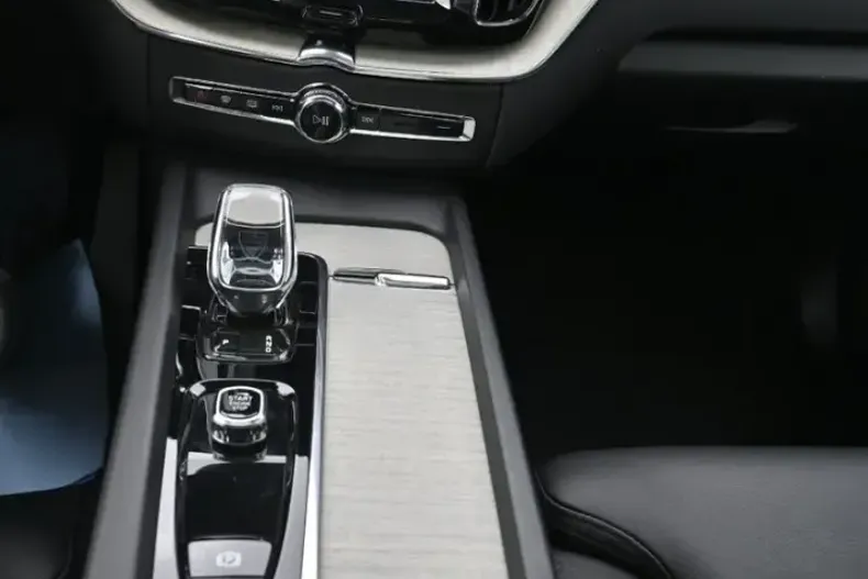 Volvo XC60 din 2022 cu 60.700 km - oferta VOL117635 - foto 15