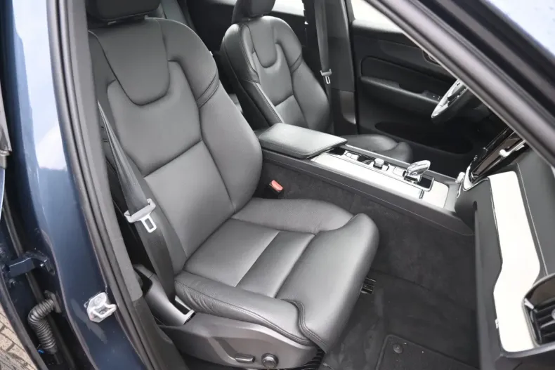 Volvo XC60 din 2022 cu 60.700 km - oferta VOL117635 - foto 18