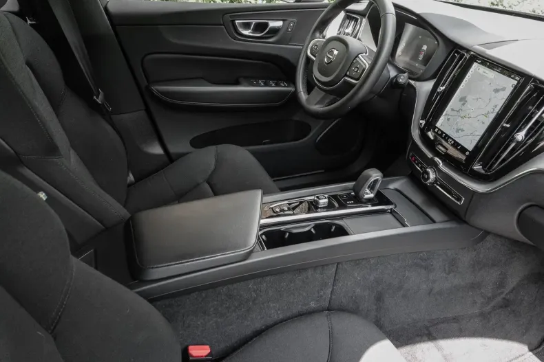 Volvo XC60 din 2022 cu 34.383 km - oferta VOL117644 - foto 4