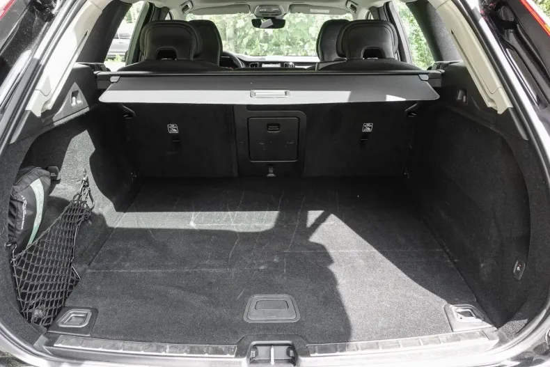 Volvo XC60 din 2022 cu 34.383 km - oferta VOL117644 - foto 16