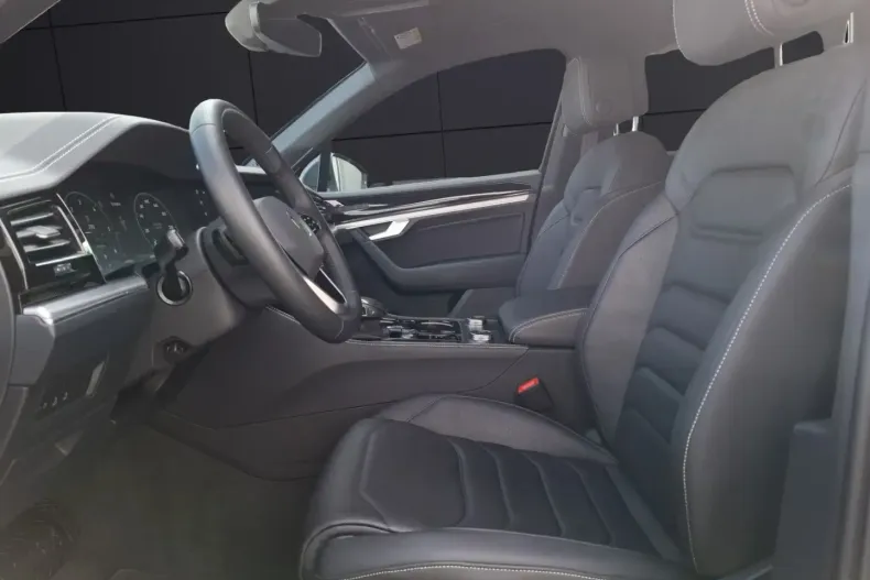 Volkswagen Touareg din 2024 cu 29.500 km - oferta VOL117648 - foto 12