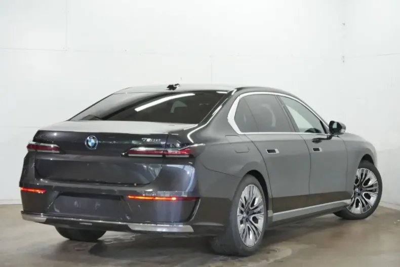 BMW 750 din 2024 cu 46.469 km - oferta BMW117656 - foto 8