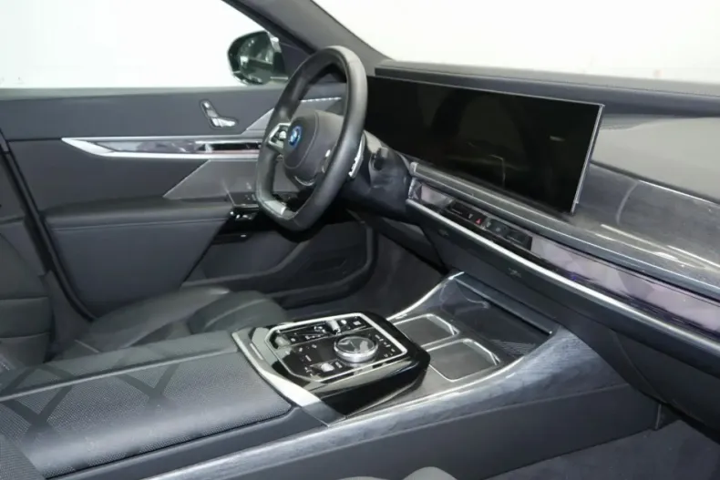 BMW 750 din 2024 cu 46.469 km - oferta BMW117656 - foto 13